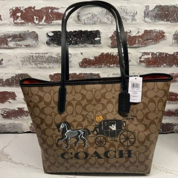Coach City Tote In Signature Canvas - Picture 1 of 6